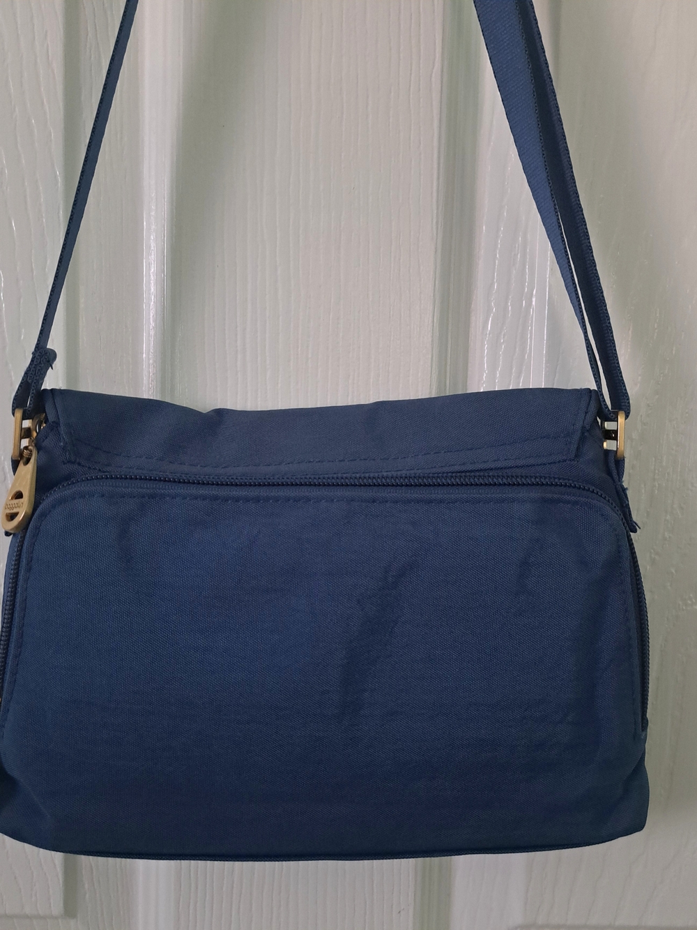Baggallini Crossbody Bag with Gold Tone Turn-Lock - Picture 3 of 7